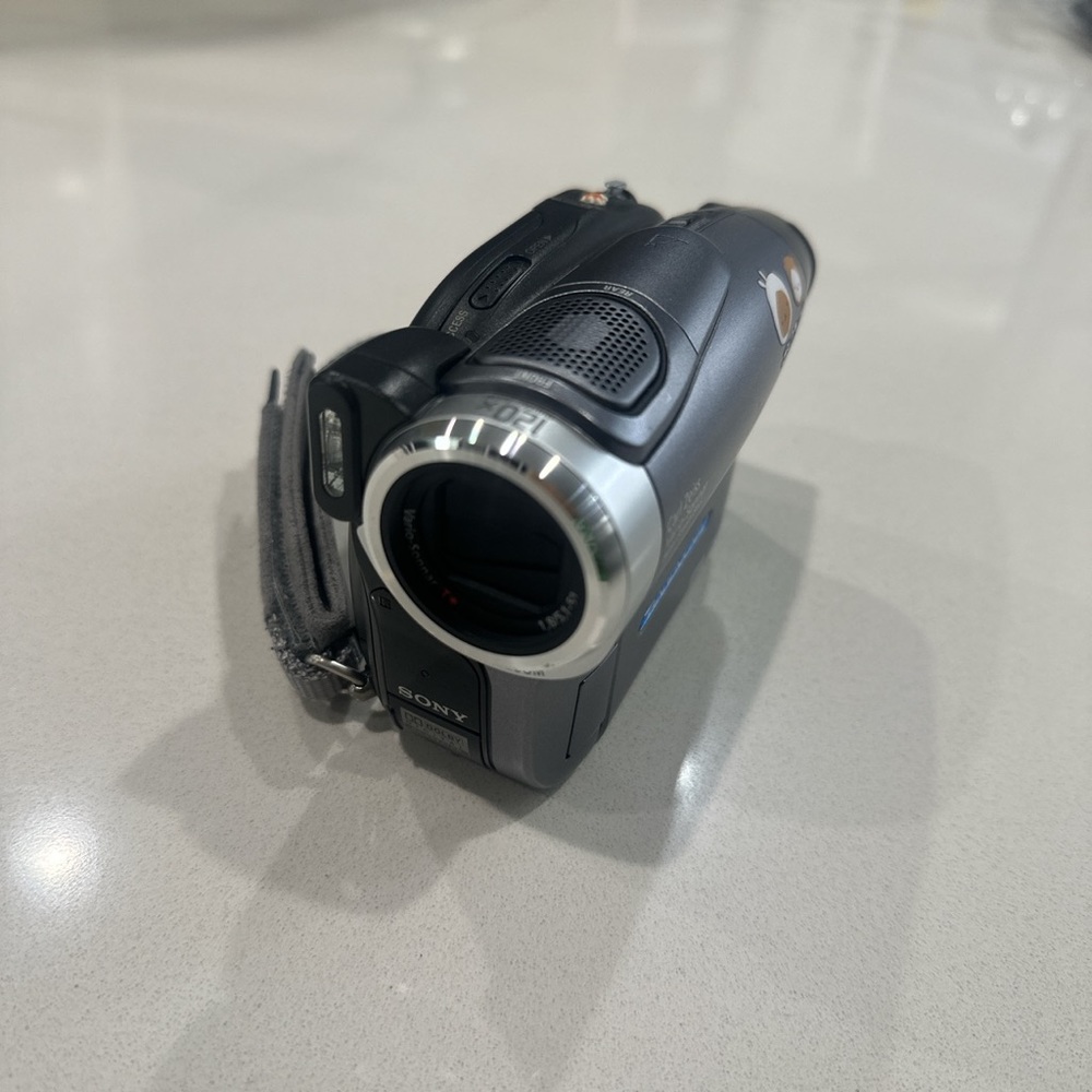 Sony Carl Zeiss Vario Sonar Super Steady Shot Handycam Camcorder